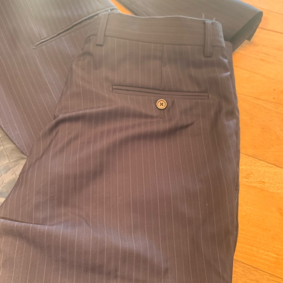 Men’s Saks Fifth Avenue suit ensemble - Picture 5 of 10